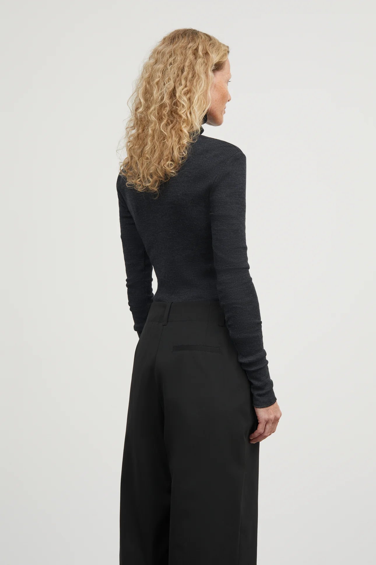 Skall Studio Amy T-neck | Dark grey melange