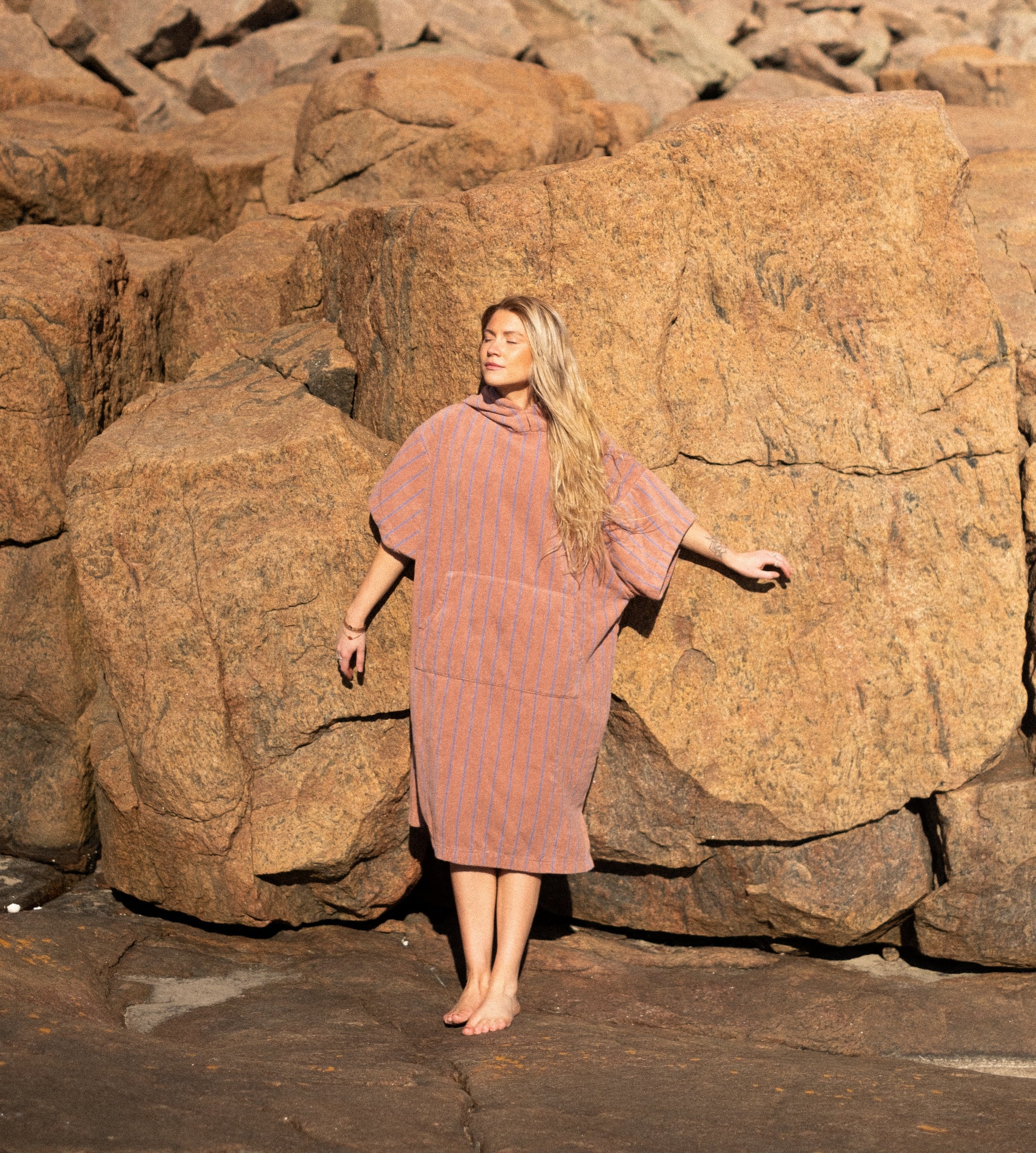 Bongusta Naram Poncho | Camel & Ultramarine