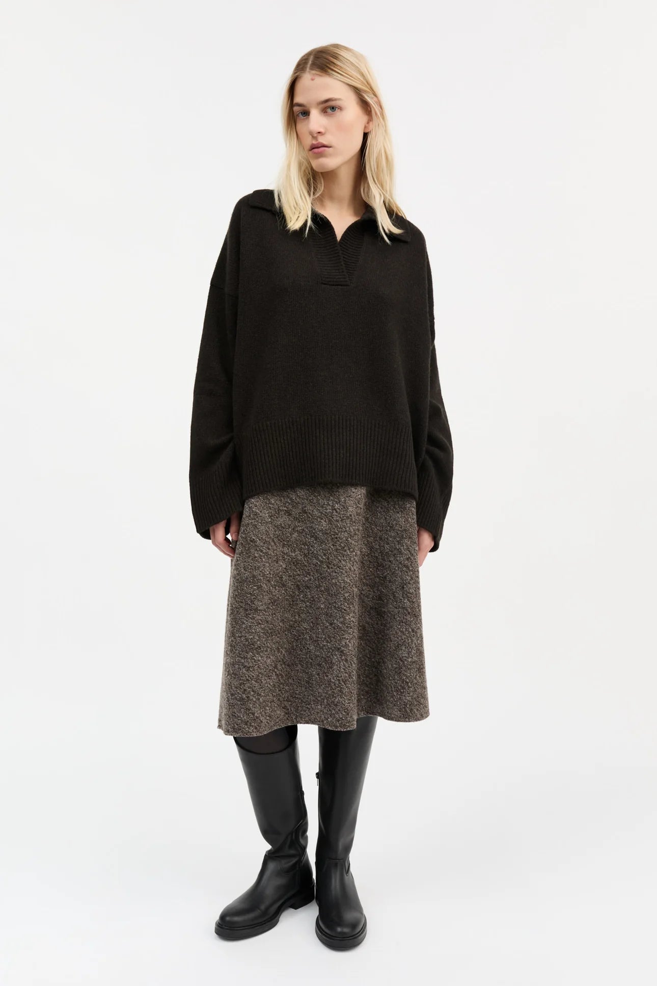 Skall Studio Dean V-neck Jumper | Deep brown