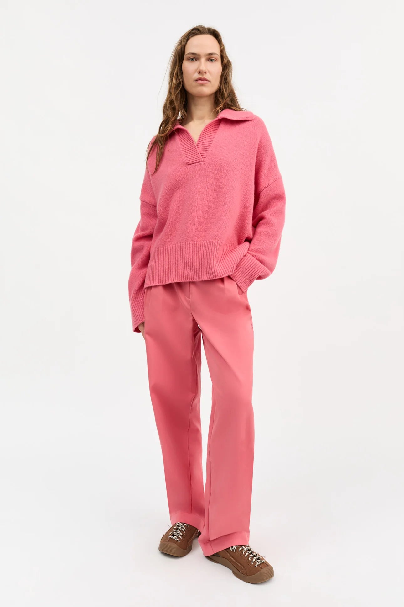 Skall Studio Dean V-neck Jumper | Hot pink
